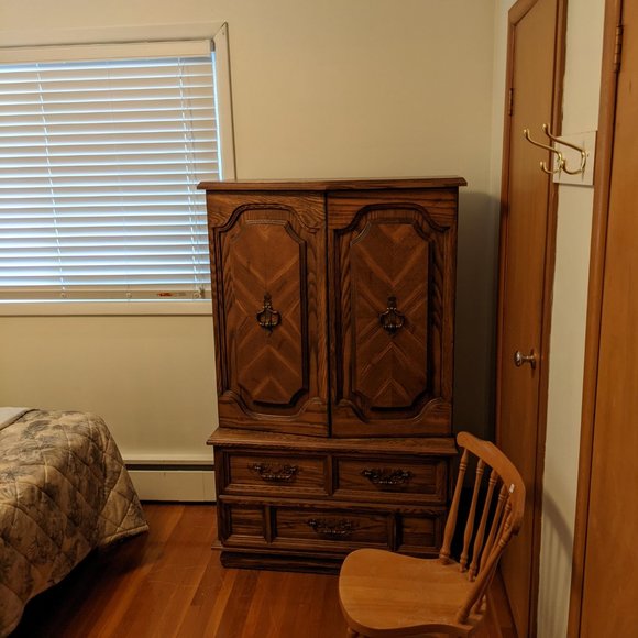 Bedroom suite - Picture 2 of 4